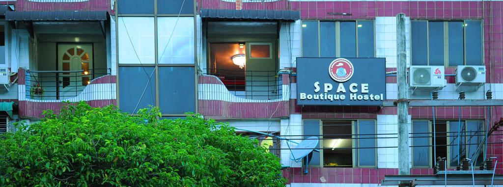 Space Boutique Hostel Yangon Exteriör bild