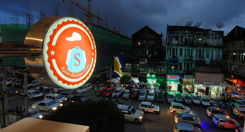 Space Boutique Hostel Yangon Exteriör bild