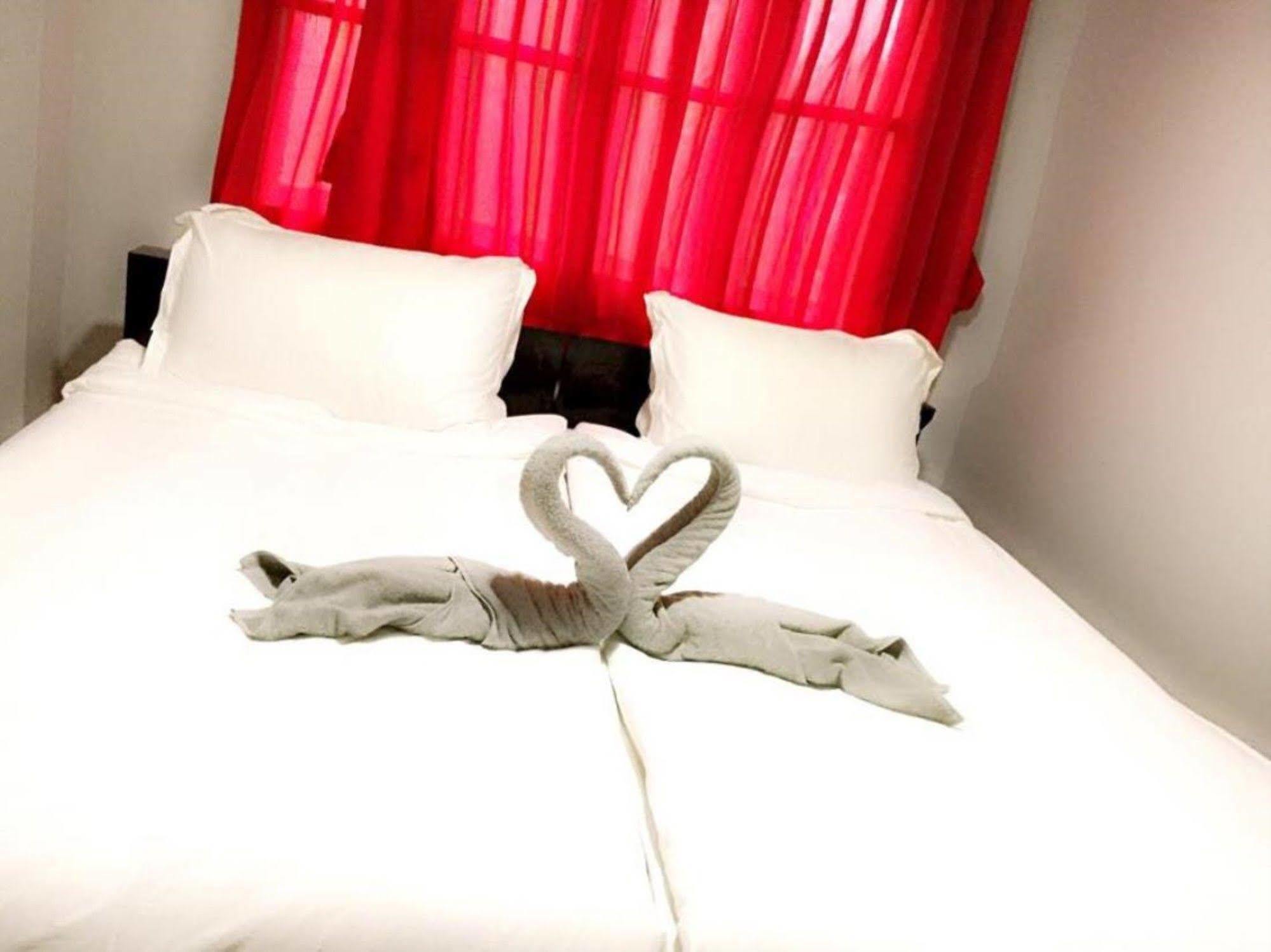 Space Boutique Hostel Yangon Exteriör bild