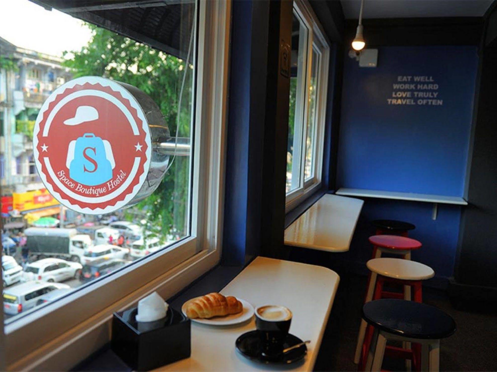 Space Boutique Hostel Yangon Exteriör bild