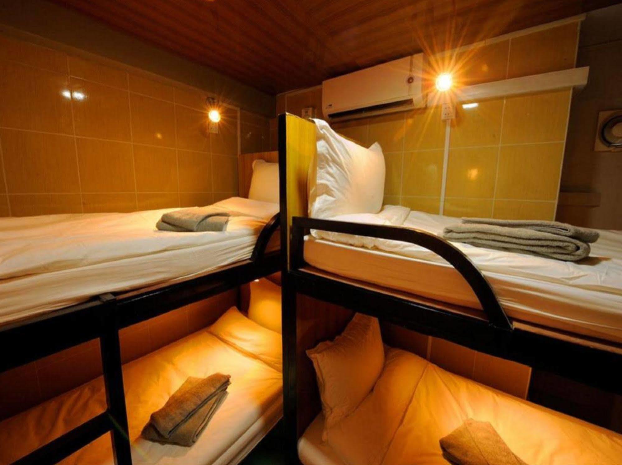 Space Boutique Hostel Yangon Exteriör bild