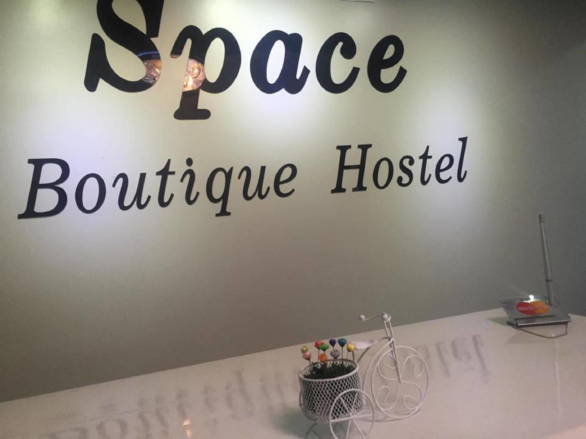 Space Boutique Hostel Yangon Exteriör bild